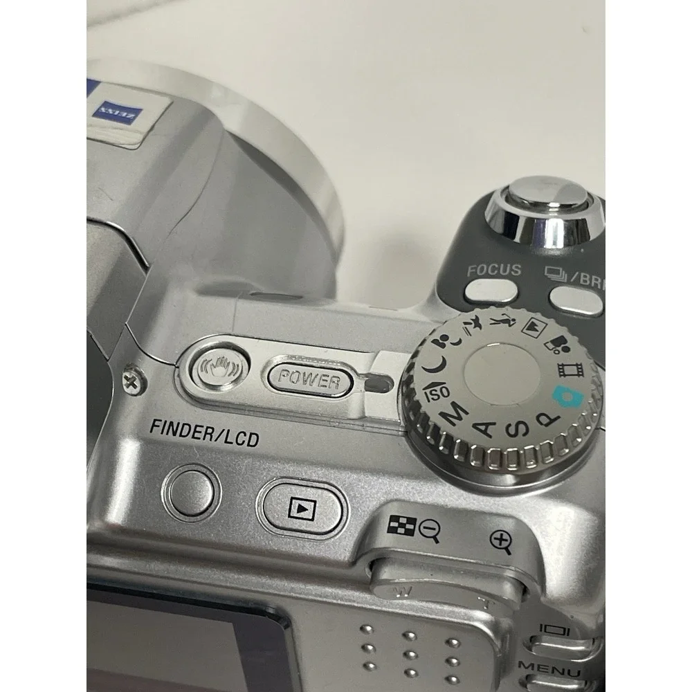 Sony Cyber-Shot DSC-H2 6 MP Digital Camera W/ Charger Case Silver Tested Read.